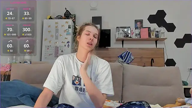 Girl alone home online show from 12-19-25, 03:08