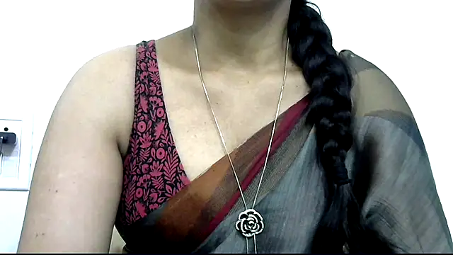 Snapshot of rashmika_reddy chatting on 09-11-25, 04:01 rashmika reddy online show from 09-11-25, 04:01