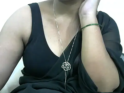 Snapshot of rashmika_reddy chatting on 10-10-25, 05:17 rashmika reddy online show from 10-10-25, 05:17