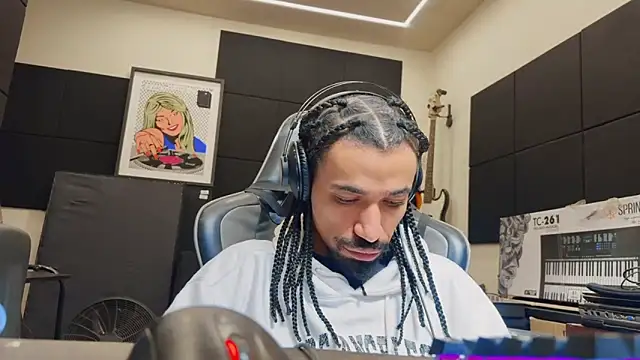 Snapshot of hotcamboy420 chatting on 06-02-26, 12:51 hotcamboy420 online show from 06-02-26, 12:51