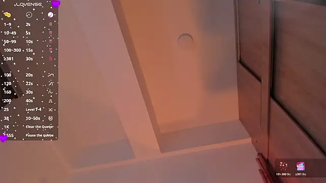 Snapshot of laura-hills18 chatting on 01-09-26, 01:03 laura-hills18 online show from 01-09-26, 01:03