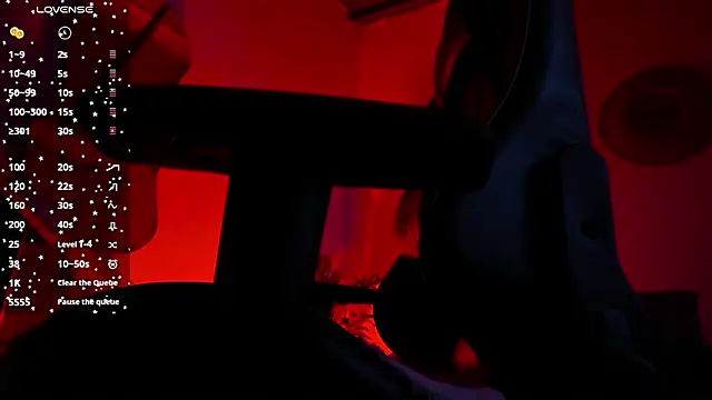 Snapshot of laura-hills18 chatting on 02-09-26, 12:31 laura-hills18 online show from 02-09-26, 12:31