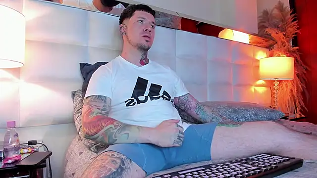 Snapshot of Adam_tatto chatting on 11-03-25, 02:57 Adam tatto online show from 11-03-25, 02:57