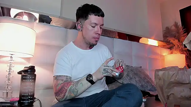 Snapshot of Adam_tatto chatting on 11-05-25, 04:56 Adam tatto online show from 11-05-25, 04:56