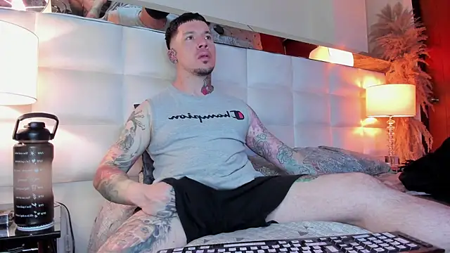 Snapshot of Adam_tatto chatting on 11-06-25, 03:29 Adam tatto online show from 11-06-25, 03:29