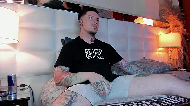 Snapshot of Adam_tatto chatting on 11-09-25, 04:55 Adam tatto online show from 11-09-25, 04:55