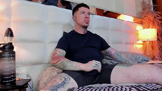 Snapshot of Adam_tatto chatting on 12-14-25, 02:28 Adam tatto online show from 12-14-25, 02:28