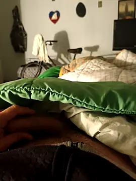 Snapshot of italovene chatting on 10-21-25, 10:43 italovene online show from 10-21-25, 10:43