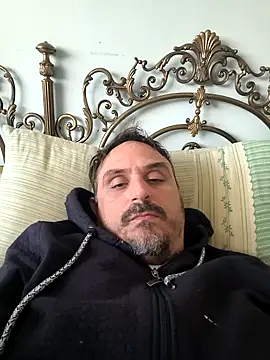 Snapshot of italovene chatting on 10-27-25, 07:45 italovene online show from 10-27-25, 07:45