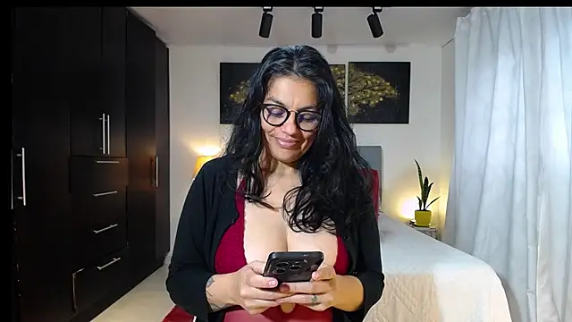Snapshot of Lust_Mom41 chatting on 05-22-26, 10:15 Lust Mom41 online show from 05-22-26, 10:15