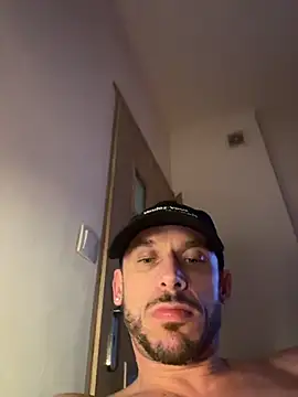 Snapshot of top_body_82 chatting on 02-25-26, 10:58 top body 82 online show from 02-25-26, 10:58