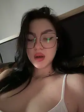 Snapshot of alissa4blonde chatting on 02-02-25, 11:08 alissa4blonde online show from 02-02-25, 11:08