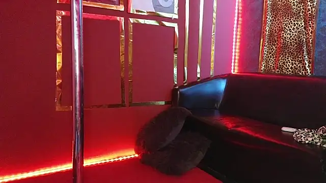 Snapshot of alissa4blonde chatting on 10-31-25, 06:03 alissa4blonde online show from 10-31-25, 06:03