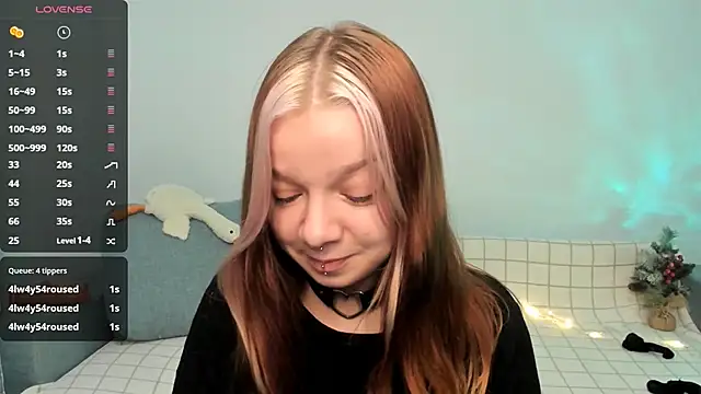 Snapshot of crystal_lilith chatting on 12-10-24, 01:22 crystal lilith online show from 12-10-24, 01:22