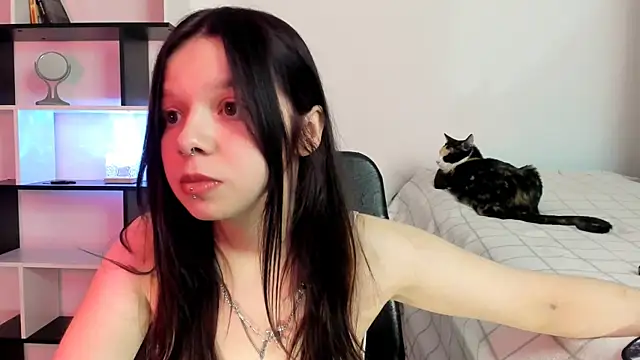 Snapshot of crystal_lilith chatting on 02-08-25, 01:33 crystal lilith online show from 02-08-25, 01:33