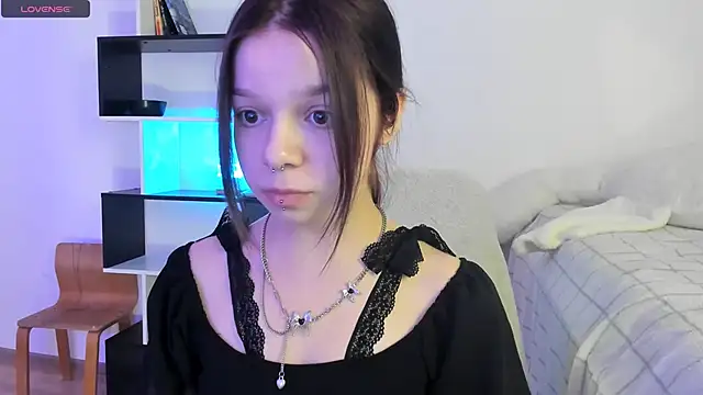 Snapshot of crystal_lilith chatting on 02-10-25, 08:53 crystal lilith online show from 02-10-25, 08:53