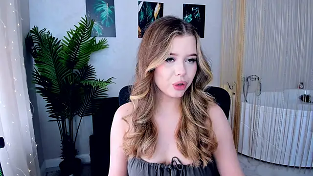 Snapshot of FollowLovee chatting on 02-16-25, 11:38 FollowLovee online show from 02-16-25, 11:38