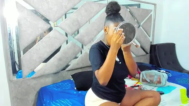 EvaxEmma online show from 03-18-26, 01:03