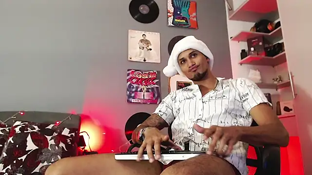 MagnusFrost online show from 12-24-24, 04:22