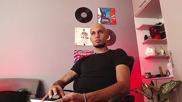 MagnusFrost online show from 01-14-25, 02:53