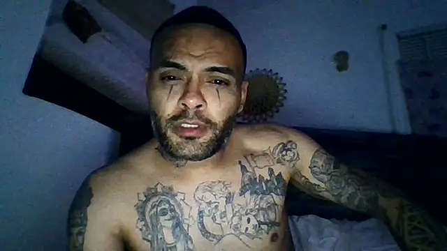 Snapshot of Houstonslong1 chatting on 01-16-25, 04:38 Houstonslong1 online show from 01-16-25, 04:38