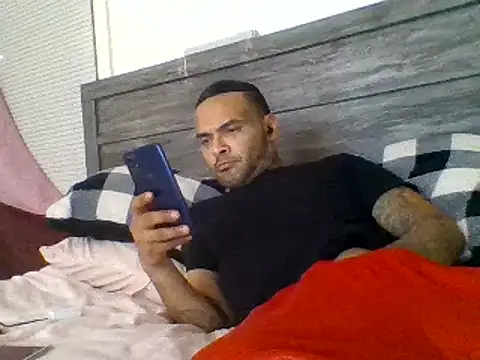 Snapshot of Houstonslong1 chatting on 02-07-25, 05:18 Houstonslong1 online show from 02-07-25, 05:18