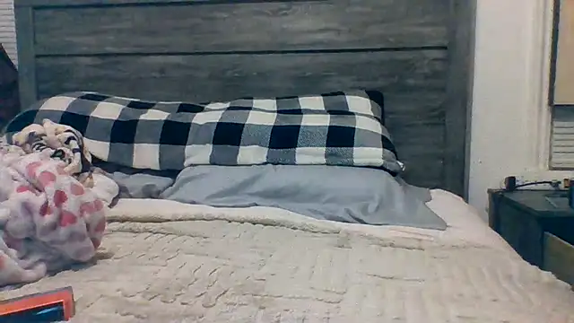 Snapshot of Houstonslong1 chatting on 02-23-25, 04:39 Houstonslong1 online show from 02-23-25, 04:39