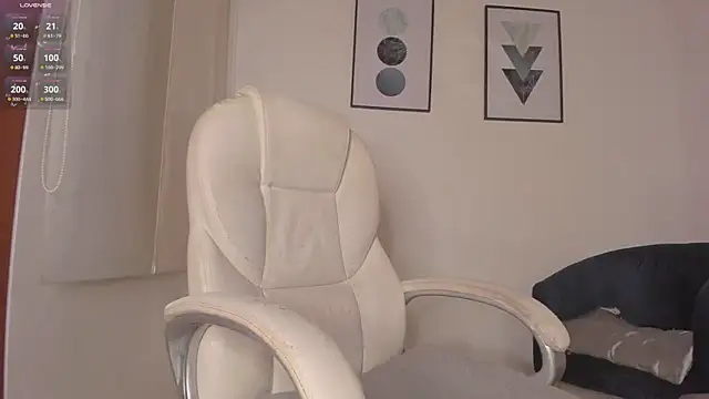 Snapshot of LynnSam_ chatting on 03-21-25, 01:13 LynnSam online show from 03-21-25, 01:13