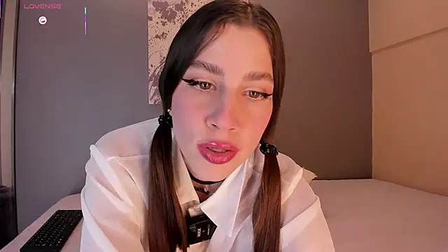 Snapshot of LynnSam_ chatting on 09-27-25, 11:10 LynnSam online show from 09-27-25, 11:10