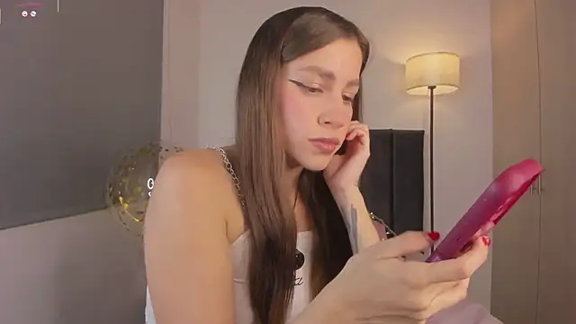 Snapshot of LynnSam_ chatting on 10-12-25, 09:47 LynnSam online show from 10-12-25, 09:47