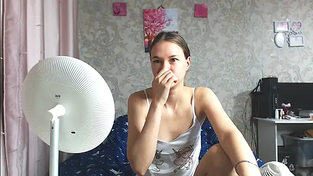 leila bambi  online show from 11-02-25, 07:05