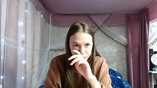 leila bambi  online show from 11-11-25, 08:36