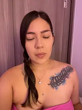 Latina vanessa online show from 12-24-24, 01:49