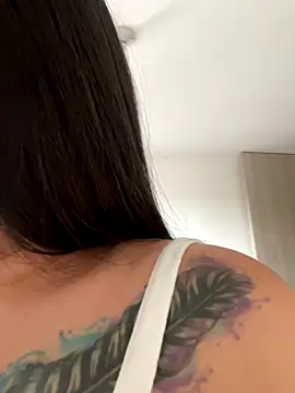 Latina vanessa online show from 10-26-25, 10:15