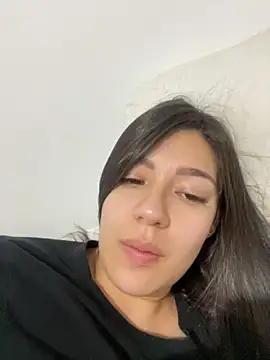 Latina vanessa online show from 10-30-25, 04:25