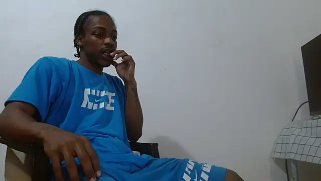 Snapshot of Larry-n-clouds chatting on 02-15-26, 05:09 Larry-n-clouds online show from 02-15-26, 05:09