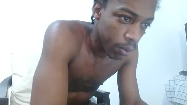 Snapshot of Larry-n-clouds chatting on 02-25-26, 08:29 Larry-n-clouds online show from 02-25-26, 08:29