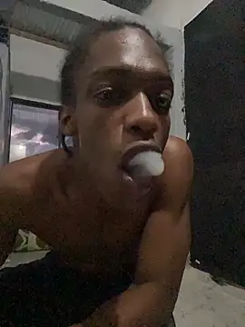 Snapshot of Larry-n-clouds chatting on 06-16-26, 11:29 Larry-n-clouds online show from 06-16-26, 11:29