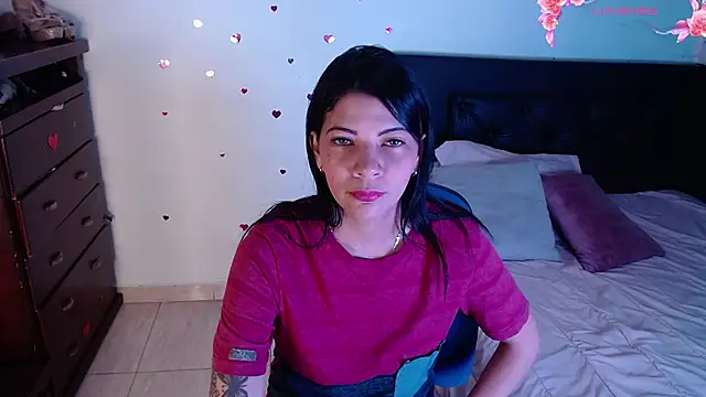 Snapshot of Georgina_Copper chatting on 09-10-25, 04:51 Georgina Copper online show from 09-10-25, 04:51