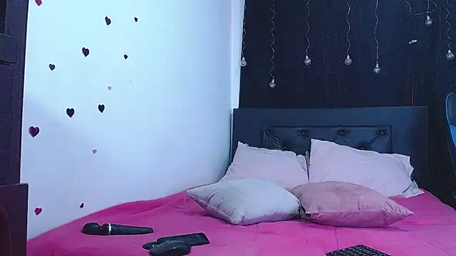 Snapshot of Georgina_Copper chatting on 02-21-26, 08:43 Georgina Copper online show from 02-21-26, 08:43