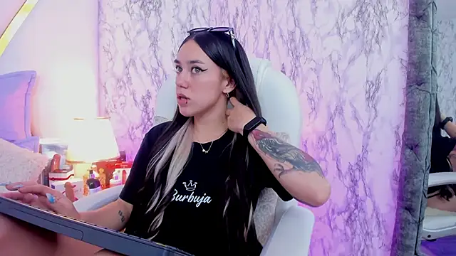 Athziry  online show from 02-04-25, 01:23