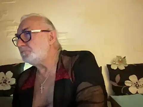 Snapshot of EroticVenetian chatting on 02-28-25, 07:35 EroticVenetian online show from 02-28-25, 07:35