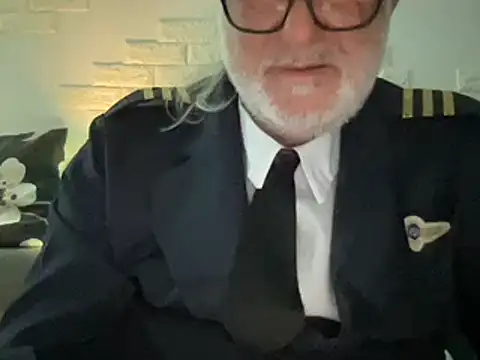 Snapshot of EroticVenetian chatting on 02-28-25, 10:39 EroticVenetian online show from 02-28-25, 10:39