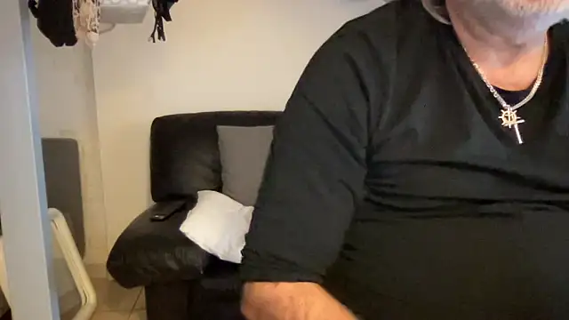 Snapshot of EroticVenetian chatting on 03-08-25, 03:35 EroticVenetian online show from 03-08-25, 03:35