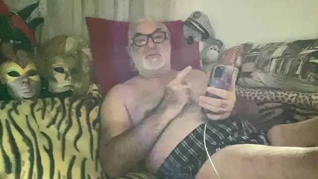 Snapshot of EroticVenetian chatting on 09-29-25, 05:23 EroticVenetian online show from 09-29-25, 05:23