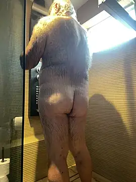 Snapshot of EroticVenetian chatting on 07-06-26, 08:44 EroticVenetian online show from 07-06-26, 08:44