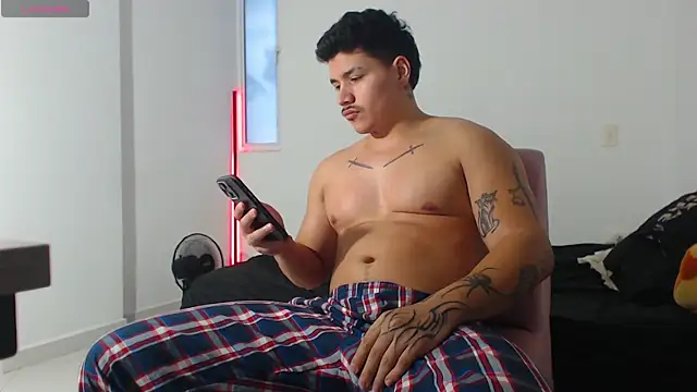 Snapshot of paulo_allen chatting on 01-15-26, 07:50 paulo allen online show from 01-15-26, 07:50