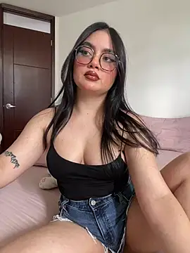 Snapshot of montmariana chatting on 06-25-26, 05:06 montmariana online show from 06-25-26, 05:06