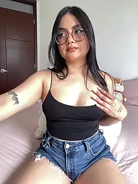 Snapshot of montmariana chatting on 07-08-26, 04:22 montmariana online show from 07-08-26, 04:22
