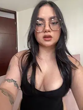 Snapshot of montmariana chatting on 07-09-26, 04:44 montmariana online show from 07-09-26, 04:44